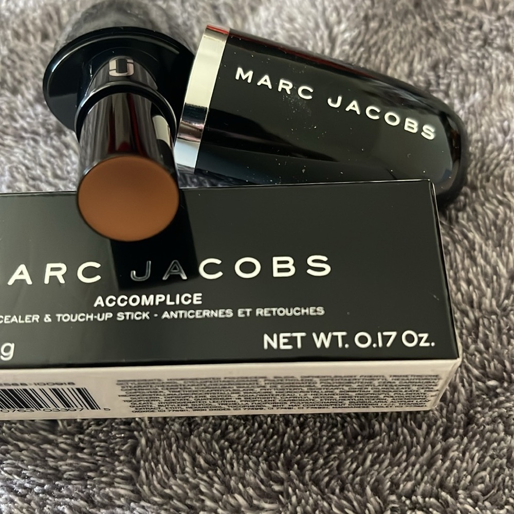 Marc Jacobs Tan 49 Accomplice Concealer Stick - Picture 7 of 7